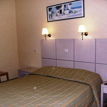 Pantheon מלון 2*